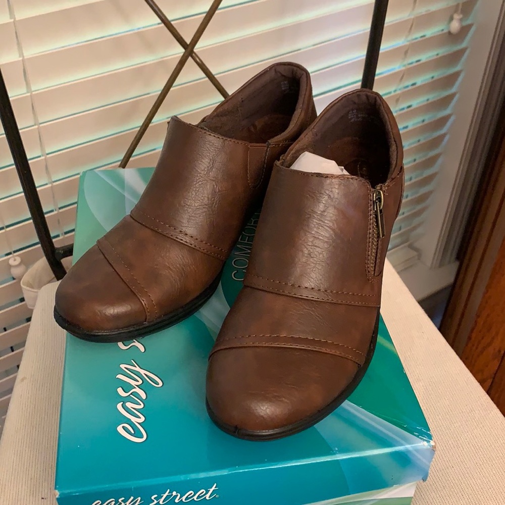 Shoes - Picture 1 of 5
